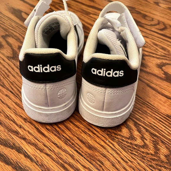 Boys adidas runners - Picture 3 of 4